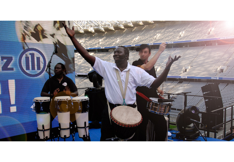 Mitarbeiterveranstaltung in der Allianzarena mit 2000 Trommeln von DRUM CONVERSATION 