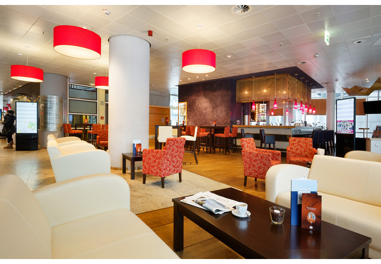 Blue Sky Bar & Lounge