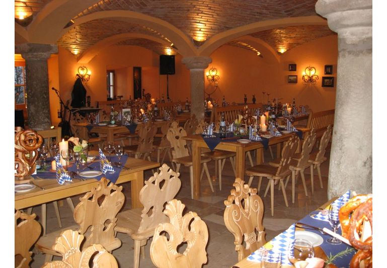 Catering des Yachthotel Chiemsee in einem urigen Stadl