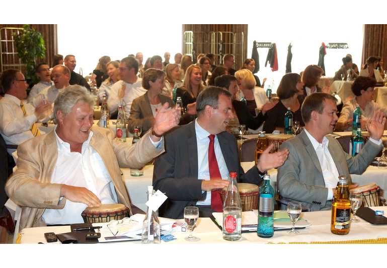 Teambuilding mit Trommeln von DRUM CONVERSATION