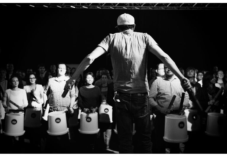 Get the Rhythm! Werden Sie zur energetischen Trommelgruppe.